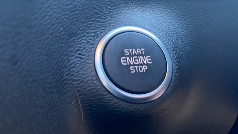 Volvo XC40 2.0 B4P Ultra Dark 5dr Auto Petrol Estate